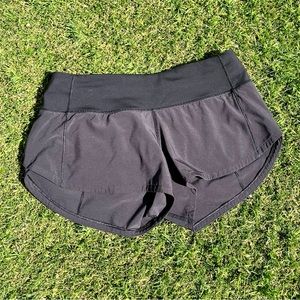 black Lululemon speed-up shorts!